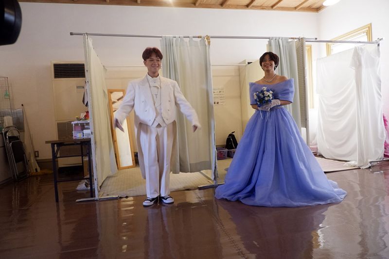 Winner và Việt Thi hóa thân thành hoàng tử và công chúa